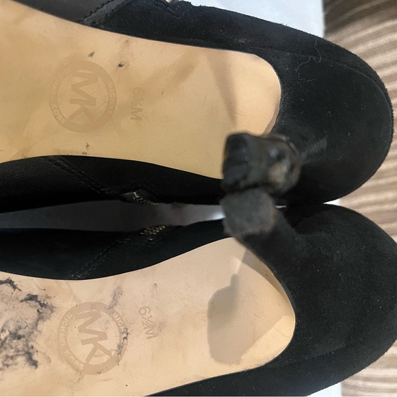 Michael Kors 6.5 Black Booties Leather and Suede. Please look at photos & notes - Picture 4 of 8